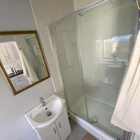 Yellow House Отель