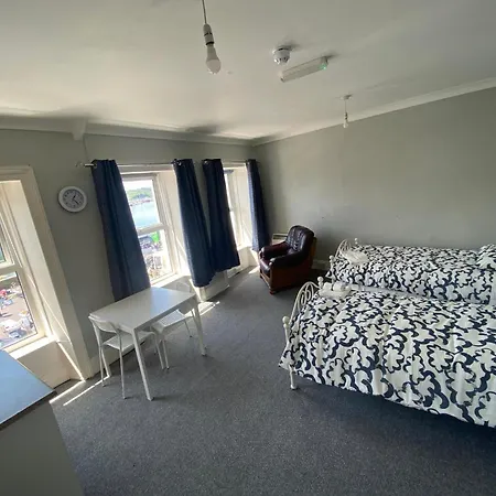 Yellow House Отель